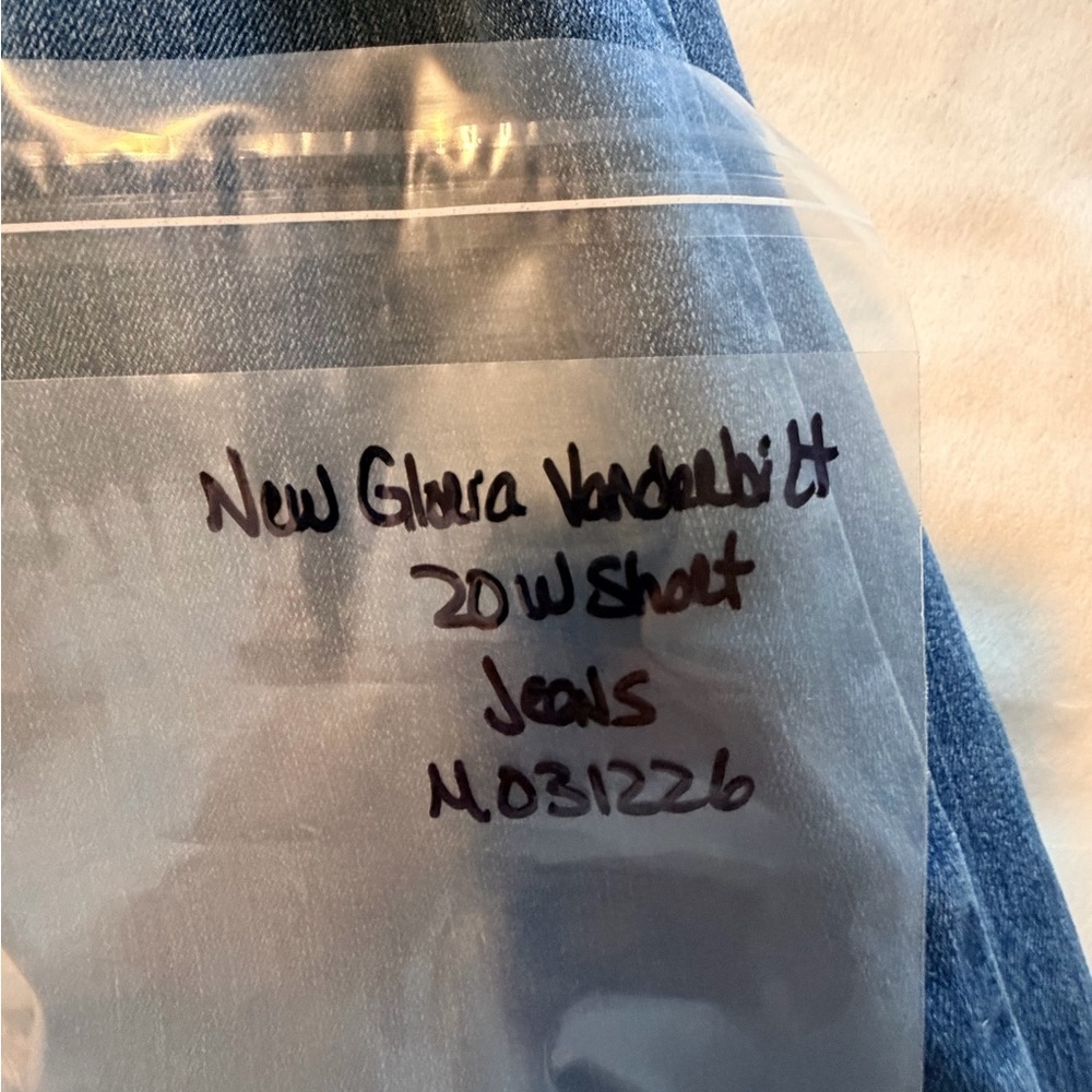 NWT Gloria Vanderbilt Amanda Jeans 20W Short Tapered Classic Rise Stretch Denim - Picture 12 of 12